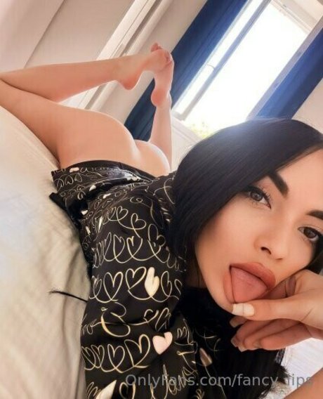 fancy lips 裸のポルノスター ギャラリー