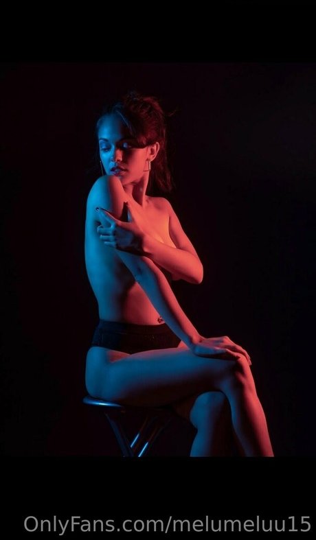 melumeluu15 ヌードのポルノスター 写真