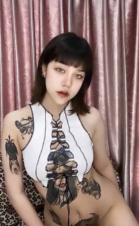 射精 顔射 OnlyFans セクシーヌード 写真