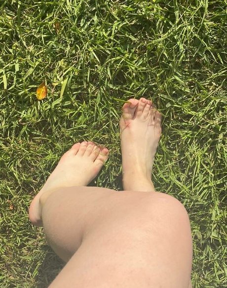 18歳のOnlyFans ホットヌード 写真