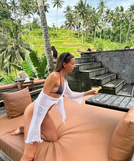 milliemiless エロティックなモデル 写真