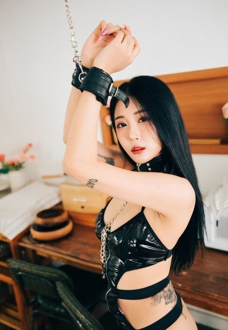 ブルネットのPOV OnlyFans 美しいポルノ 画像