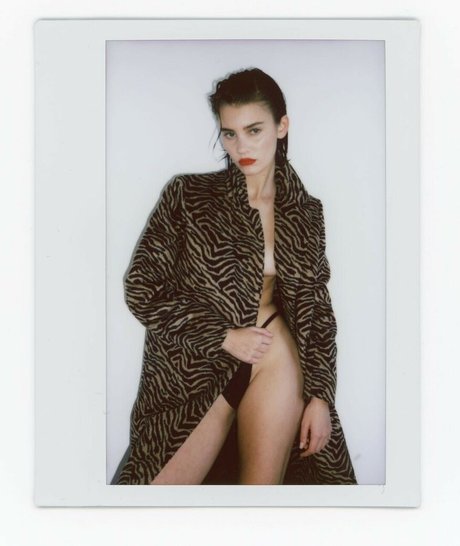 Bec Lauder アダルトモデル 写真