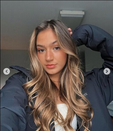 Emily Legler ヌード女優 ギャラリー