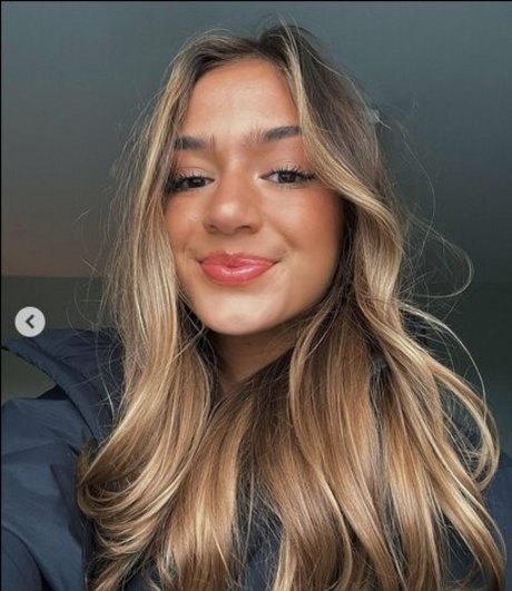 Emily Legler 裸のモデル ギャラリー