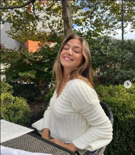 Emily Legler アート女優 ギャラリー