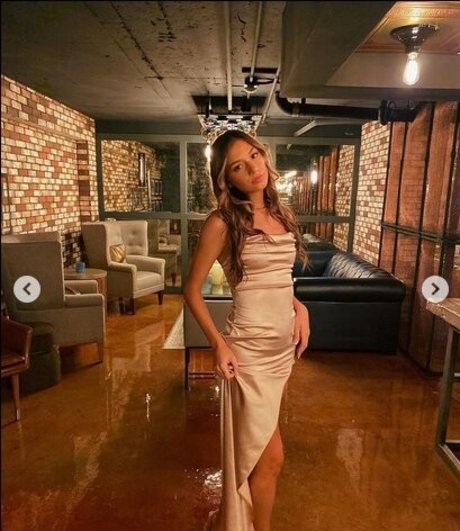 Emily Legler スター ヌード 画像