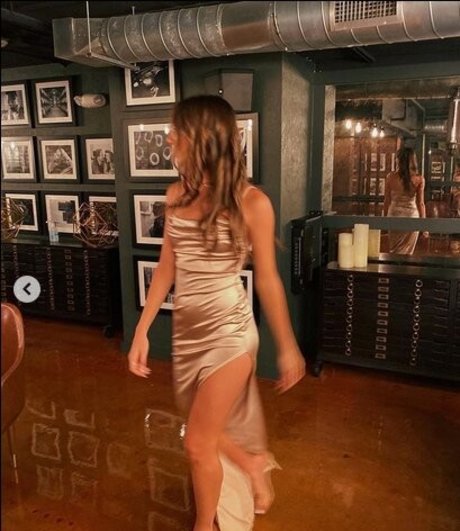 Emily Legler ポルノモデル アーカイブ