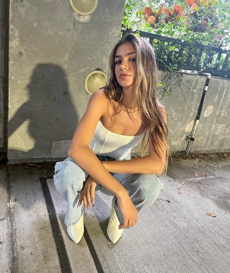 Emily Legler トップ女優 ギャラリー