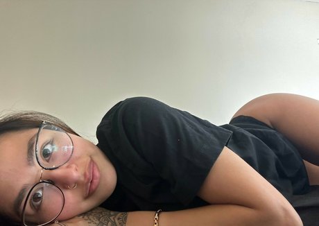 theangelari ポルノスター 写真