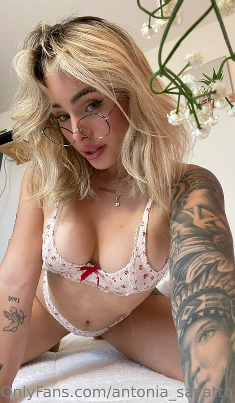 コメディアンのOnlyFans セクシーヌード 画像