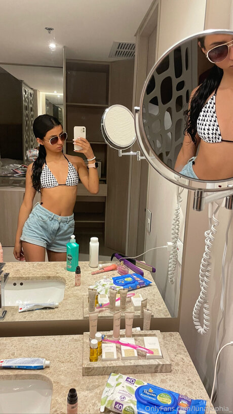 lunasophia_ ホットなモデル 写真