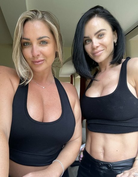 Daisydooxx ポルノスター 裸 ギャラリー