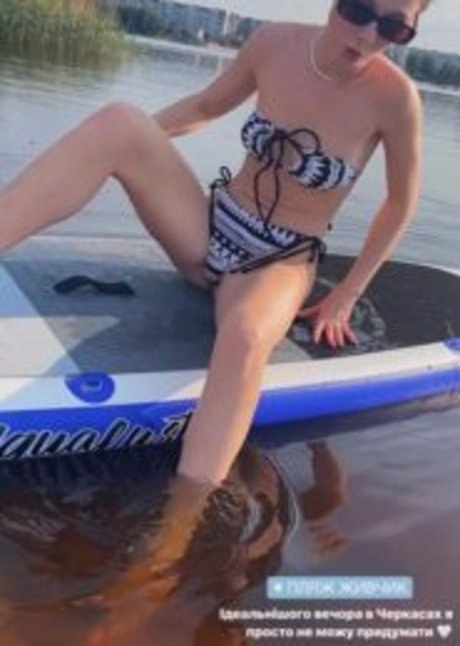 Mary Lvk 美しいポルノスター 写真