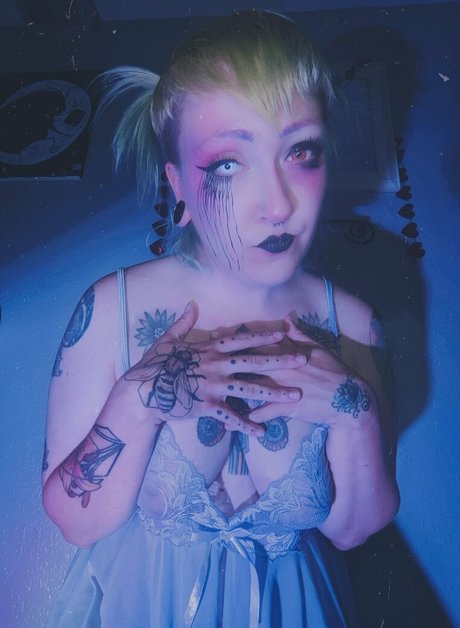 lovexee 裸のモデル 写真