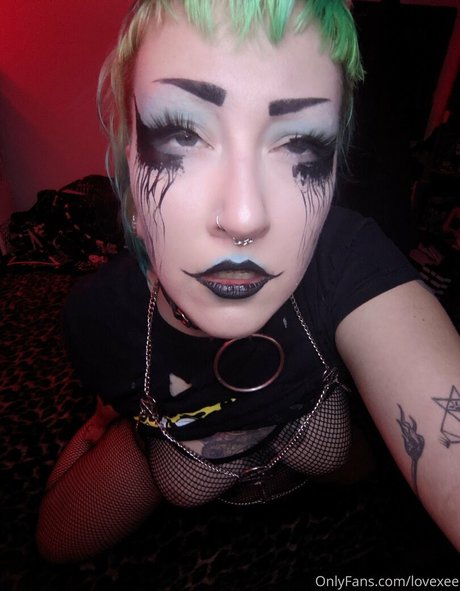 lovexee モデル 写真