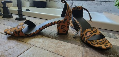 そばかすOnlyFans アートヌード 写真