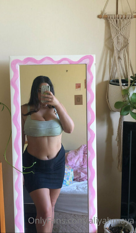 aliyahmaya 高品質スター 画像