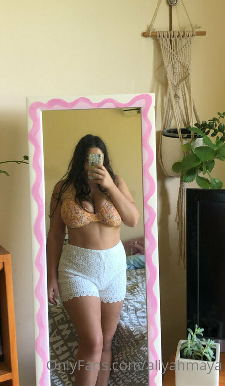 aliyahmaya 高品質スター 画像