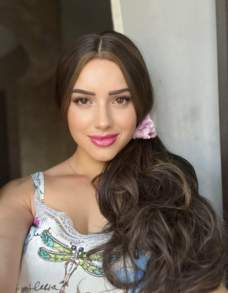 ニューハーフ ドミナトリックス OnlyFans 美しいヌード 写真