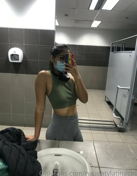 naughtylatinagirl 高品質モデル 写真