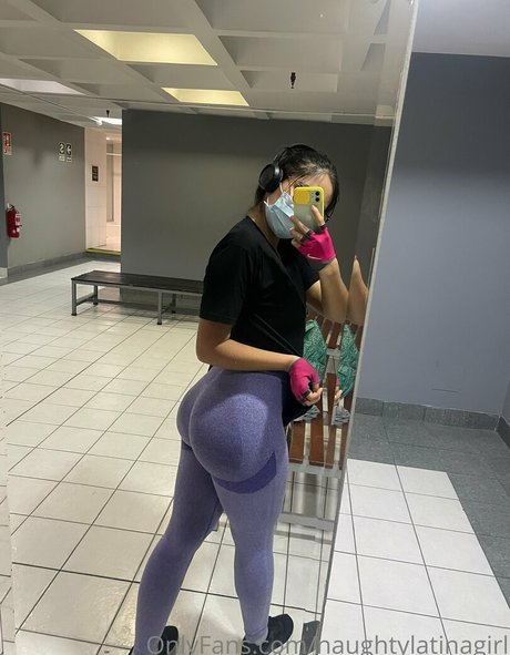 naughtylatinagirl セックスモデル 写真