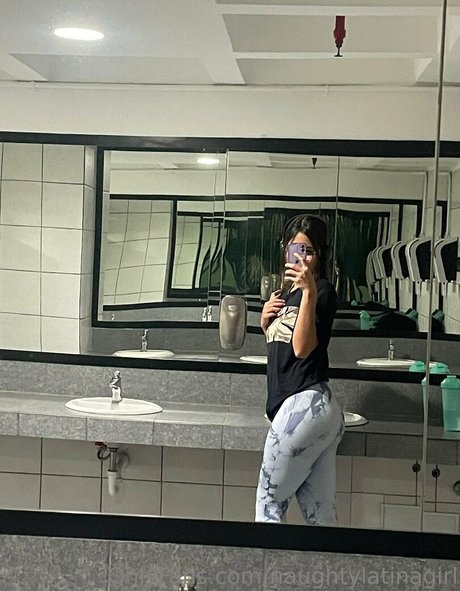 naughtylatinagirl ポルノスター 裸 写真