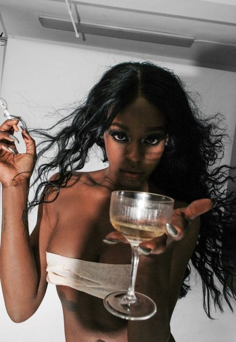 Azealia Banks ヌードのポルノスター ギャラリー