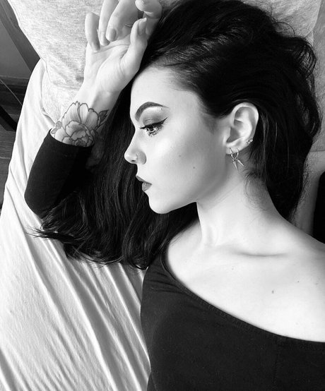 Violet Orlandi かわいいモデル ギャラリー