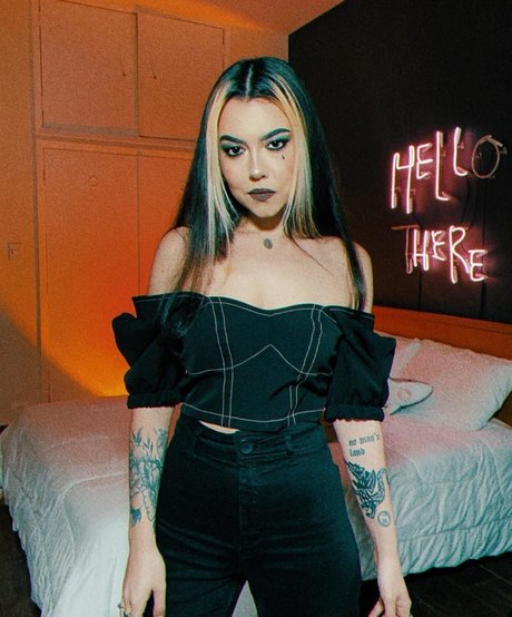 Violet Orlandi ポルノスター セクシー アーカイブ