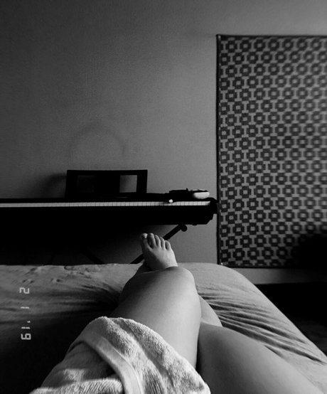 Violet Orlandi 裸のモデル 写真