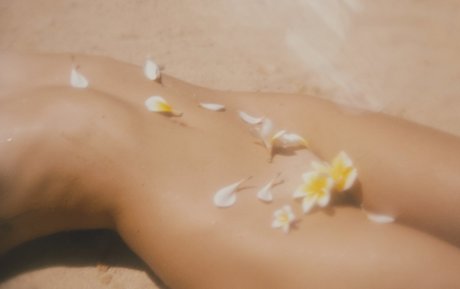 18歳のOnlyFans アート裸 写真