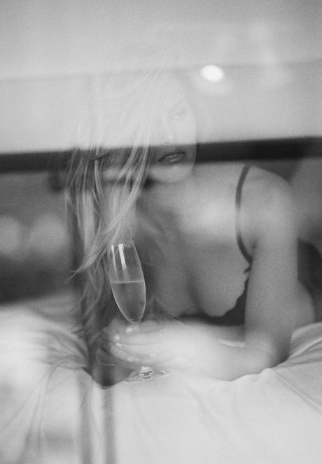 ビキニストリップOnlyFans アートxxx 写真