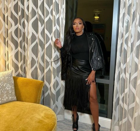 曲線美の黒檀OnlyFans アートポルノ ギャラリー