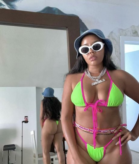 Angela Simmons アートポルノスター 画像