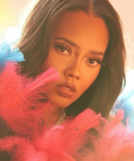 Angela Simmons ヌードモデル 画像