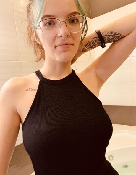 ゲイの若いOnlyFans ヌード 写真