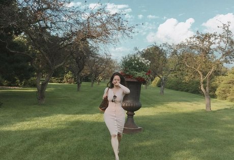 ニューハーフ 熟女 OnlyFans ポルノ 画像