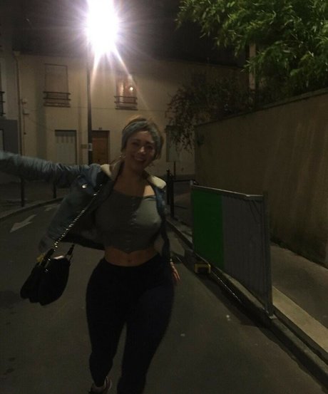 ニューハーフ巨乳OnlyFans ホット 写真