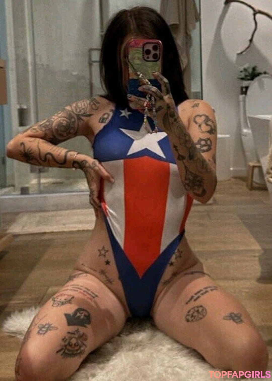 若いティーンのOnlyFans ポルノ 画像