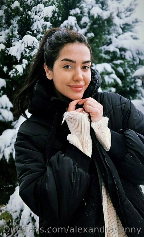 かわいい巨乳OnlyFans ポルノグラフィック 画像