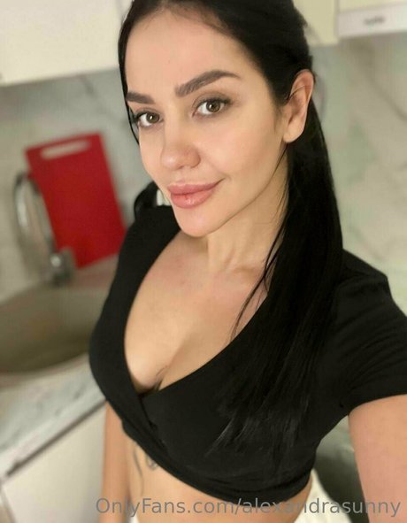 alexandrasunny ポルノスター 裸 写真