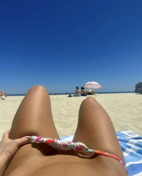 Mikalah Burgess エロティックなポルノスター 写真