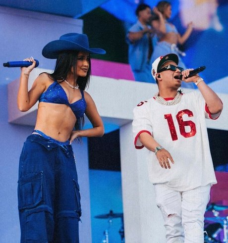 フィンドムオンリーファンズ エロチック 写真