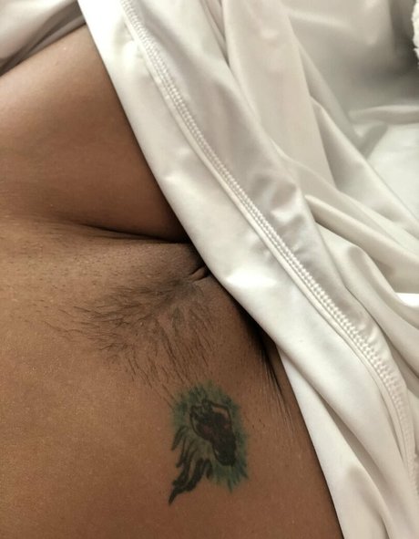 太った黒人女性OnlyFans セクシーヌード ギャラリー