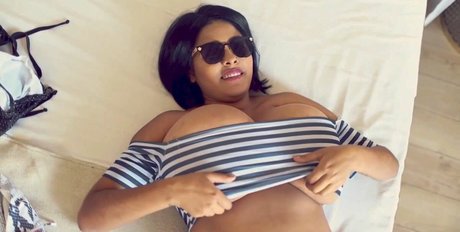 Bianka Bouyer 無料モデル 写真