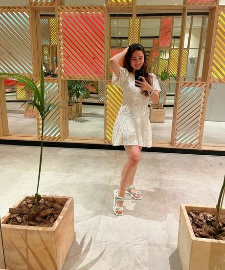 Little BabeVIP ポルノスター 美しい ギャラリー