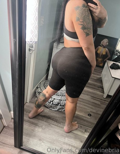 devinebria ポルノスター アート 画像