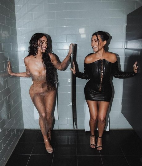 小柄なブロンドの熟女OnlyFans アートxxx 写真