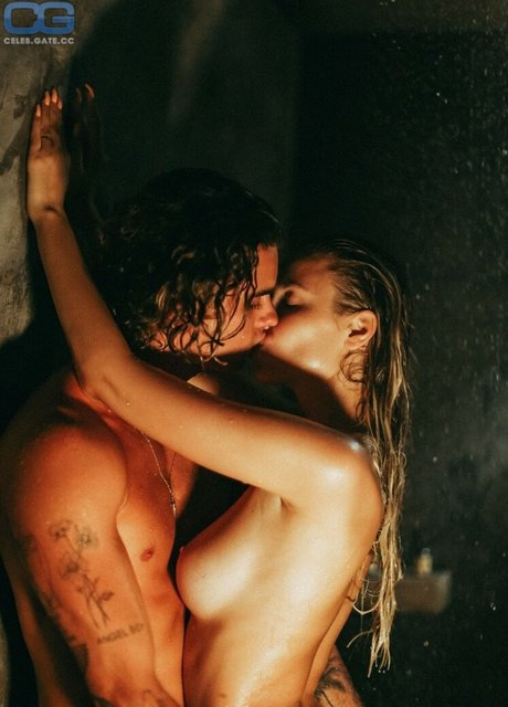 ゲイのラフなOnlyFans アダルト 画像